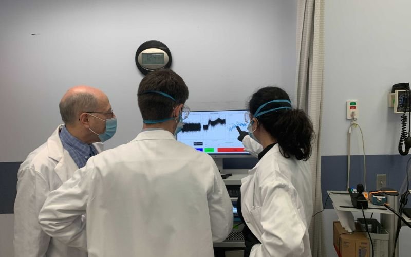 Η κυρία Κονοφάγου με τους συνεργάτες της