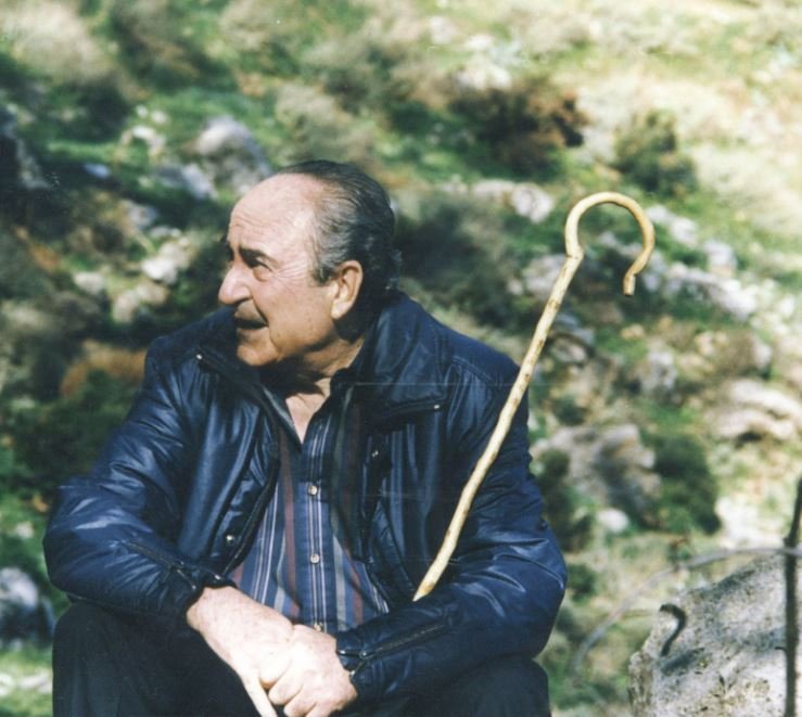 Φωτογραφία του Κωνσταντίνου Μητσοτάκη με την κατσούνα του στην Κρήτη