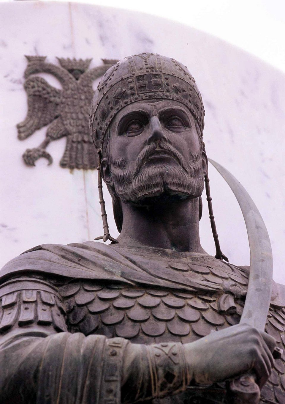 Το άγαλμα του Κωνσταντίνου Παλαιολόγου στη Λακωνία