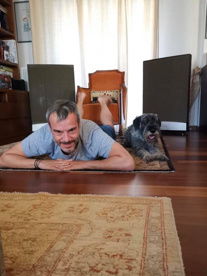 Ο Δήμαρχος Θεσσαλονίκης κάνει γυμναστική με τον σκύλο του