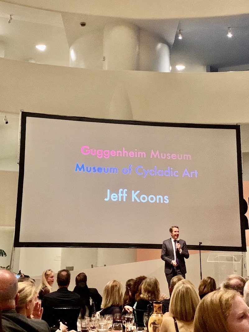 Στιγμιότυπο από την ομιλία του Τζεφ Κουνς