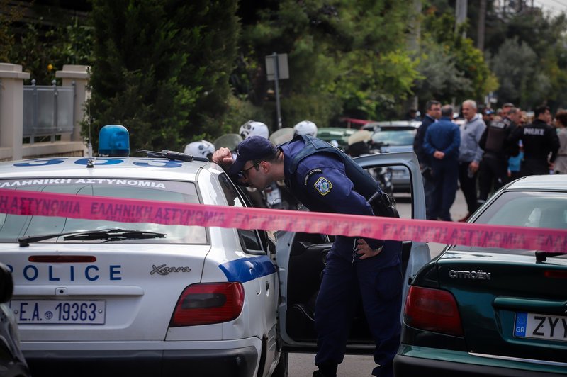Αστυνομικός σε περιπολικό στο Χαλάνδρι