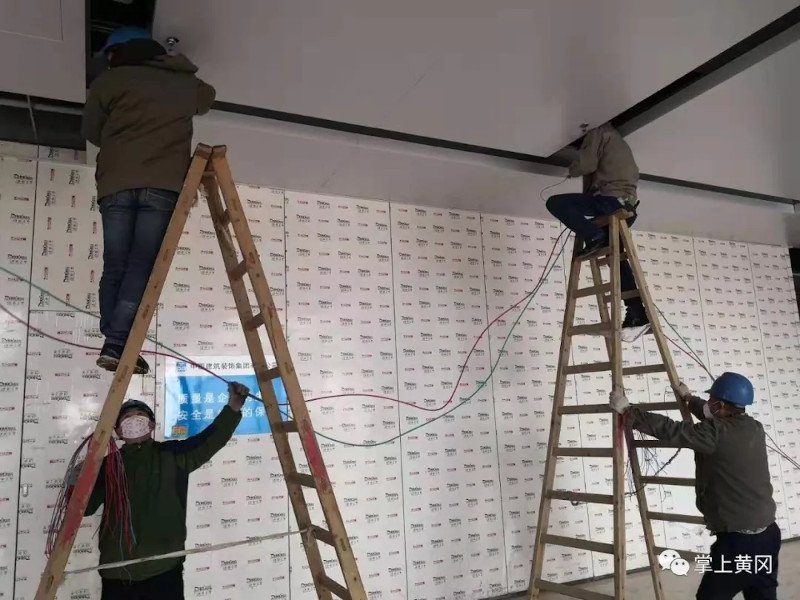 Περίπου 500 εργάτες δούλεψαν εντατικά για την έγκαιρη παράδοση του νέου νοσοκομείου για τον κοροναϊό