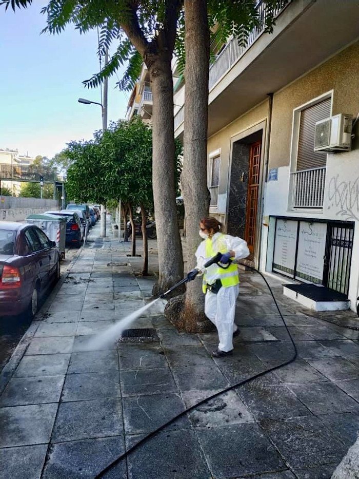 Μεγάλη επιχείρηση καθαριότητας - απολύμανσης του Δήμου Αθηναίων στα Κάτω Πατήσια