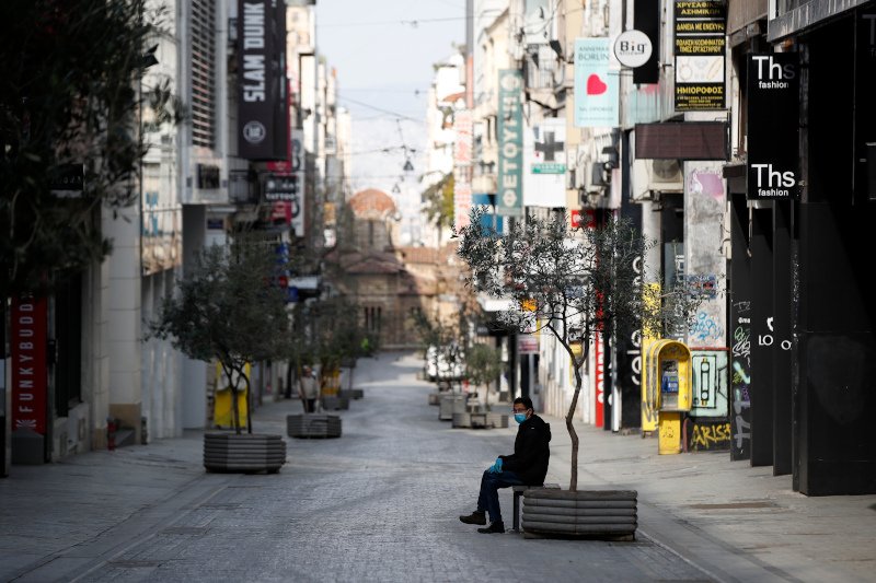 Άδεια η Ερμού στο κέντρο της Αθήνας