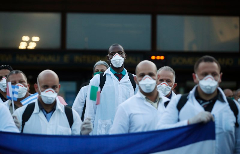 «Μόνο ο Έμπολα ήταν πιο δύσκολος από τον κορωνοϊό» δήλωσε Κουβανός γιατρός
