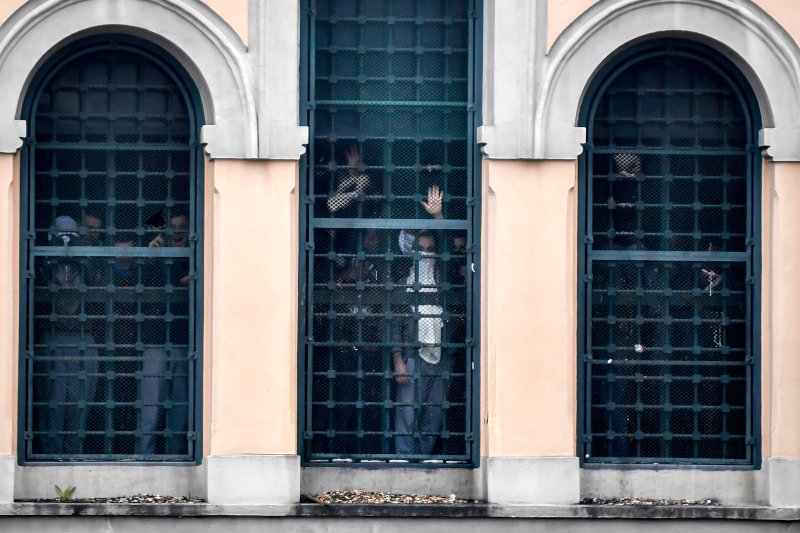 Οι κρατούμενοι εξεγέρθηκαν μετά την ανακοίνωση πως αναστέλλονται τα επισκεπτήρια λόγω κορωνοϊού