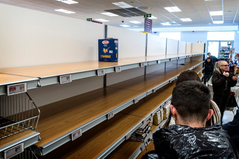 Από τα πρώτα που εξαντλήθηκαν, ήταν τα ζυμαρικά