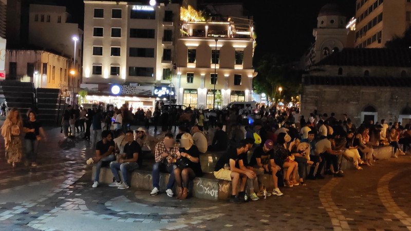 κορωνοϊός συνωστισμός στο Μοναστηράκι