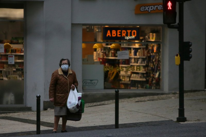 Γυναίκα με μάσκα στην Πορτογαλία