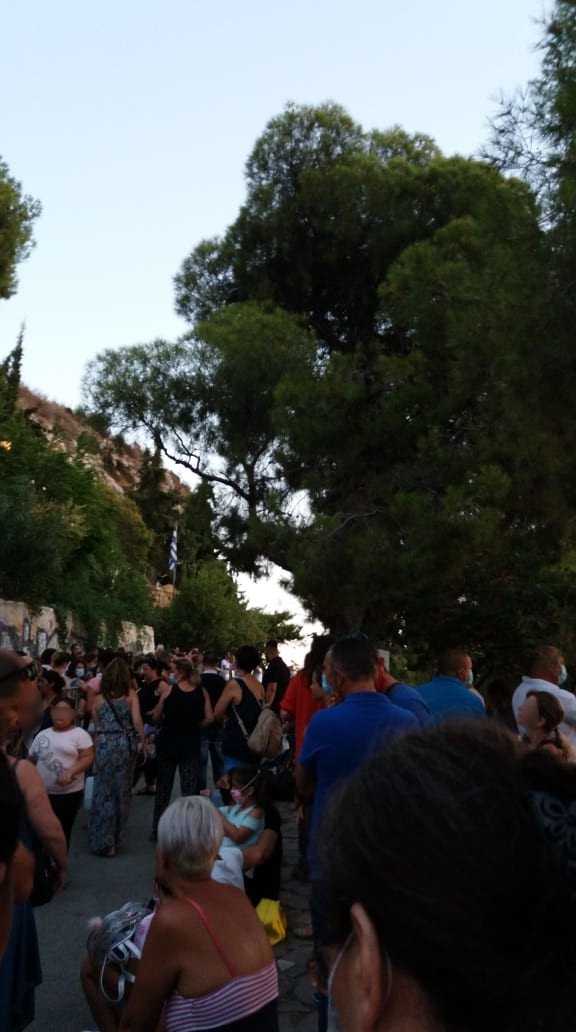 κορωνοϊός ουρές στους Αγίους Ισιδώρους Λυκαβηττού