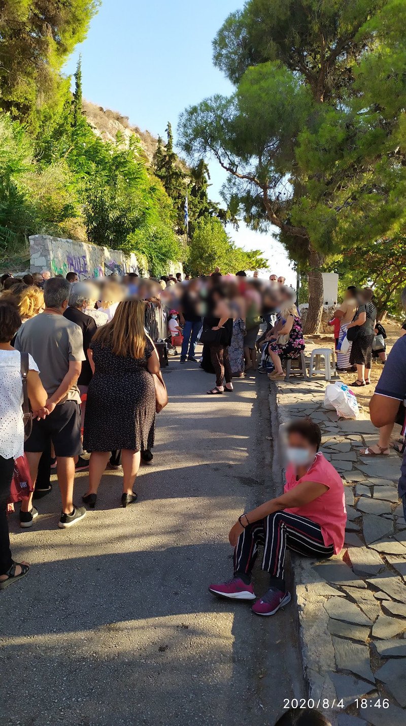 κορωνοϊός ουρές στους Αγίους Ισιδώρους Λυκαβηττού