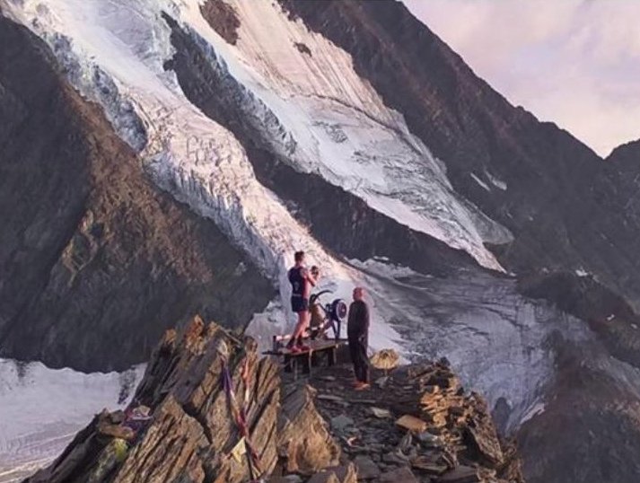 Κωπηλατικό μηχάνημα στο Mont Blanc