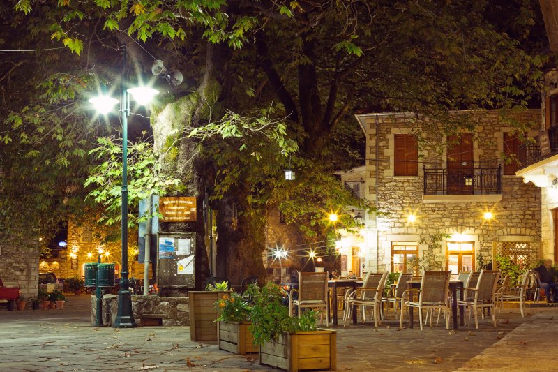 χωριό Κοσμάς τη νύχτα