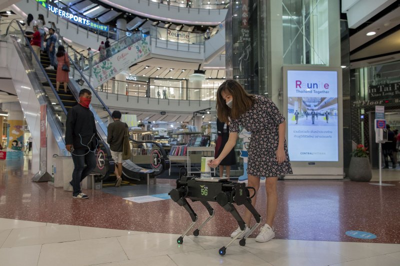 Τα εμπορικά κέντρα της Ταϊλάνδης έχουν ανοίξει