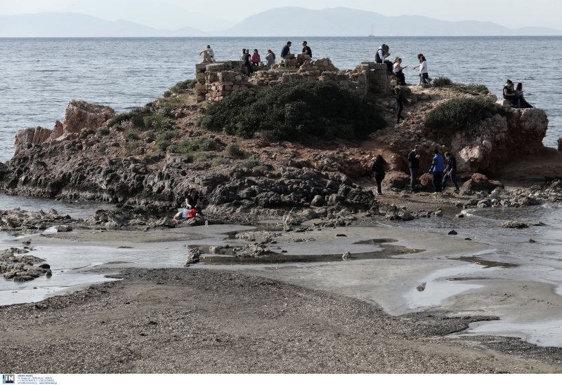 Υποχώρησε η στάθμη της θάλασσας στο Καβούρι