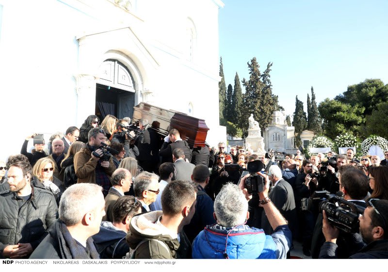 Πλήθος κόσμου αποχαιρέτησε την Κική Δημουλά