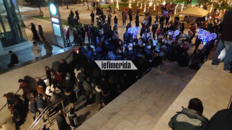 Κόσμος στο μετρό