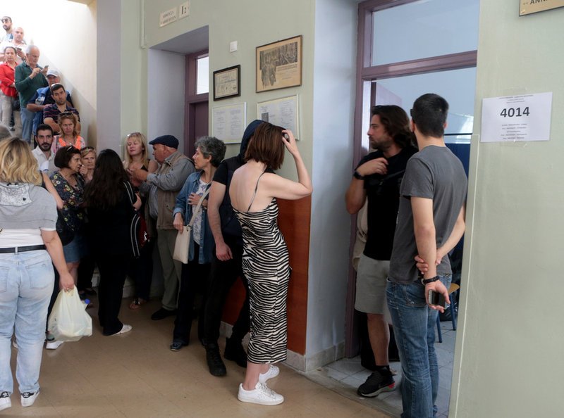 Ουρές στη σκάλα για την κάλπη