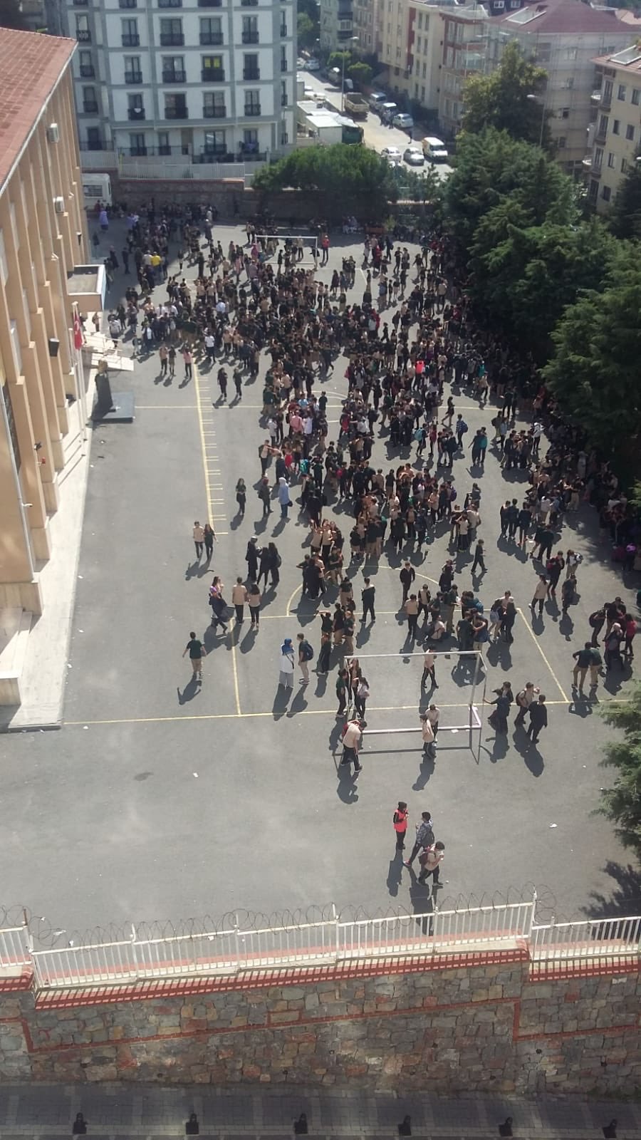 Κόσμος στο δρόμο στην Κωνσταντινούπολη μετά το σεισμό 5,8 Ρίχτερ 26-9-2019