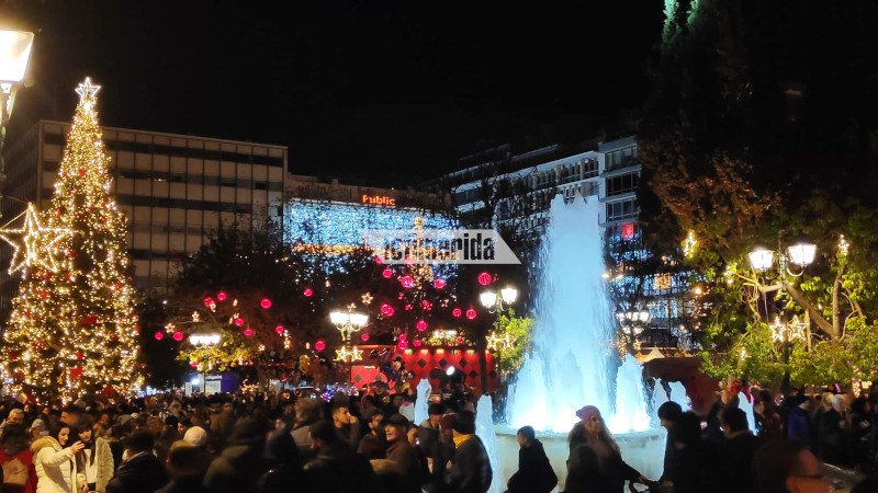 Σε χριστουγεννιάτικο mood η Αθήνα