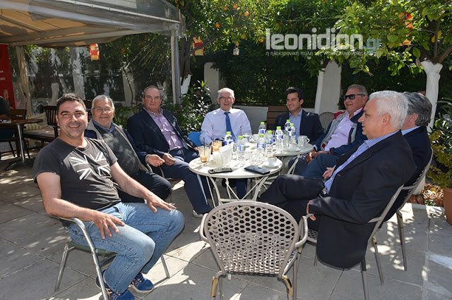 Ο Κώστας Καραμανλής και η παρέα του