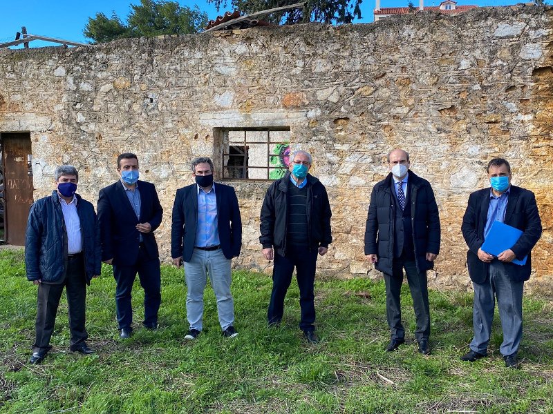 Αυτοψία πραγματοποίησε το πρωί της Τετάρτης ο υπουργός Περιβάλλοντος και Ενέργειας, Κωστής Χατζηδάκης, σε ετοιμόρροπο ακίνητο στο Μαρούσι