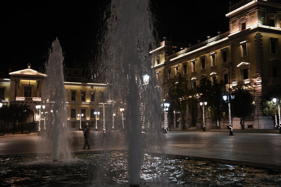 Στολισμένη και η Πλατεία Κοτζιά / Φωτογραφία: EUROKINISSI/ΜΙΧΑΛΗΣ ΚΑΡΑΓΙΑΝΝΗΣ
