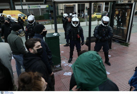 Ανδρες της ΕΛ.ΑΣ. στη συγκέντρωση αλληλεγγύης για τον Δ. Κουφοντίνα στα Προπύλαια / Φωτογραφία: Intimenews/ΛΙΑΚΟΣ ΓΙΑΝΝΗΣ