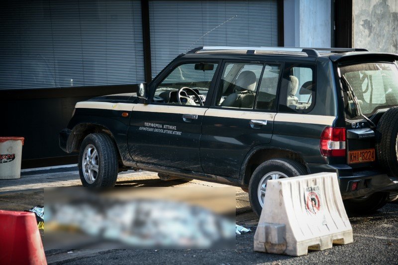 Η σορός του άτυχου άνδρα -Φωτογραφία: EUROKINISSI/ΜΙΧΑΛΗΣ ΚΑΡΑΓΙΑΝΝΗΣ