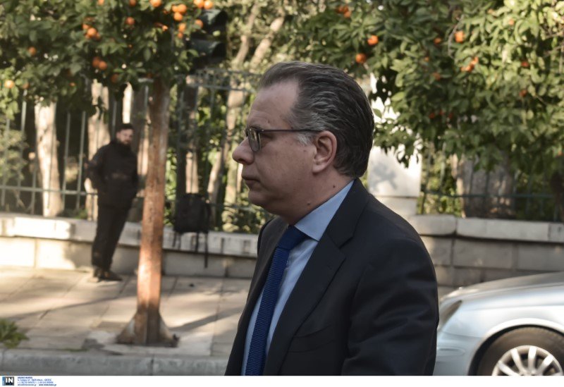 Ο Γιώργος Κουμουτσάκος μπαίνει στο Μαξίμου για τη σύσκεψη -Φωτογραφία: Intimenews/ΖΑΧΟΣ ΓΙΩΡΓΟΣ