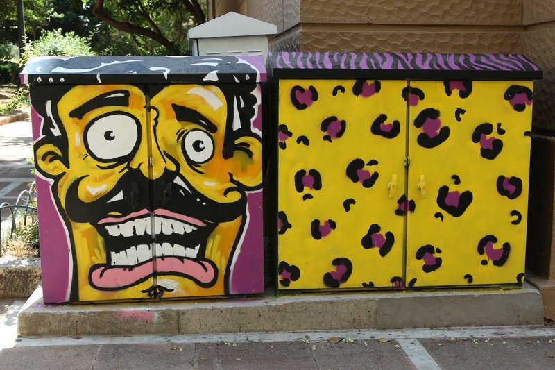 Οι καλλιτέχνες μετέτρεψαν τα κουτιά του ΟΤΕ σε μικρά έργα τέχνης