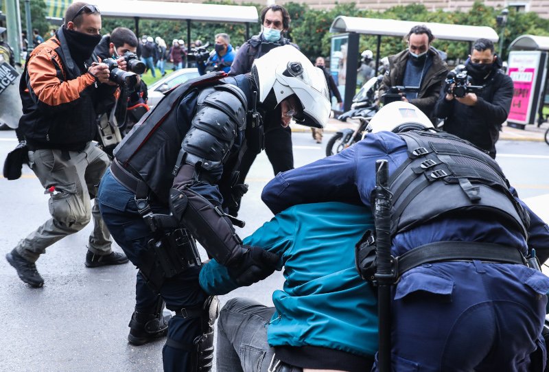 Προσαγωγές υποστηρικτών του Δημήτρη Κουφοντίνα