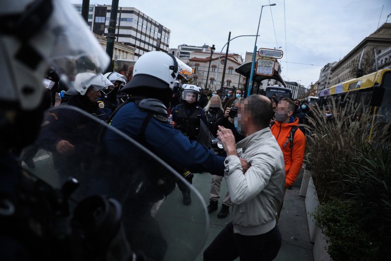 Προσαγωγές υποστηρικτών του Δημήτρη Κουφοντίνα