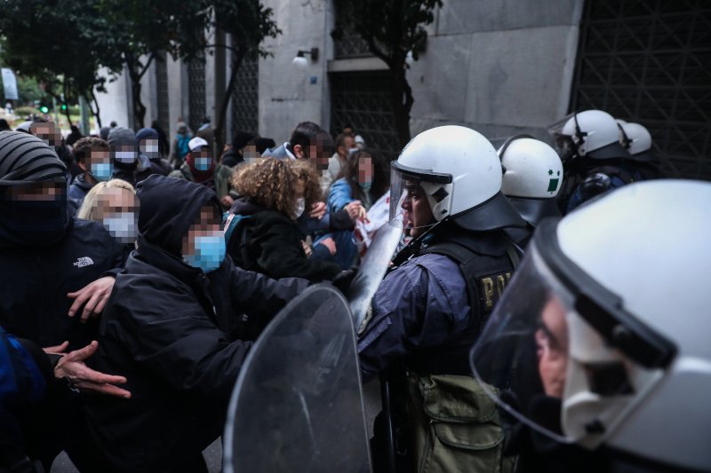 Προσαγωγές υποστηρικτών του Δημήτρη Κουφοντίνα