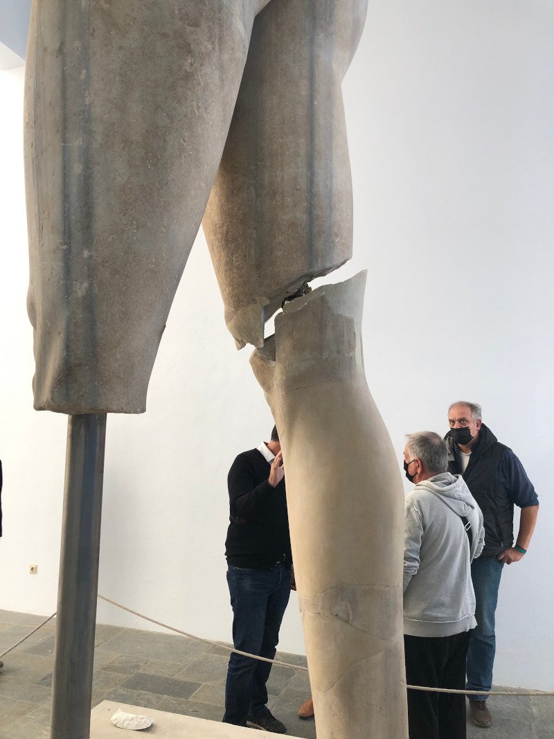 Η ρωγμή στη σύνδεση του Κούρου