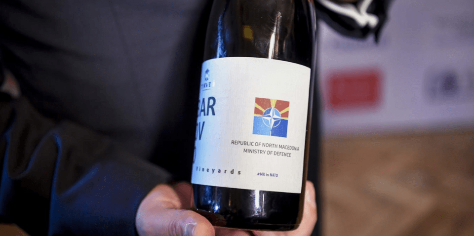 Η ετικέτα του κρασιού που δώρισε ο Ζάεφ στον Στόλτενμπεργκ