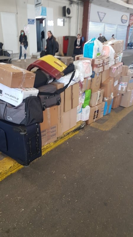 Το... κάστρο από δέματα στα ΚΤΕΛ Κηφισού