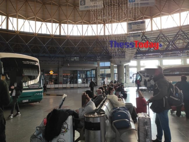 Κόσμος ταξιδεύει στο παρά πέντε της Πρωτοχρονιάς στα ΚΤΕΛ Θεσσαλονίκης