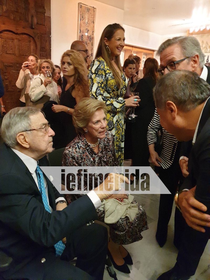 Ο τέως βασιλιάς Κωνσταντίνος με την Αννα Μαρία και την μικρότερη κόρη τους Θεοδώρα