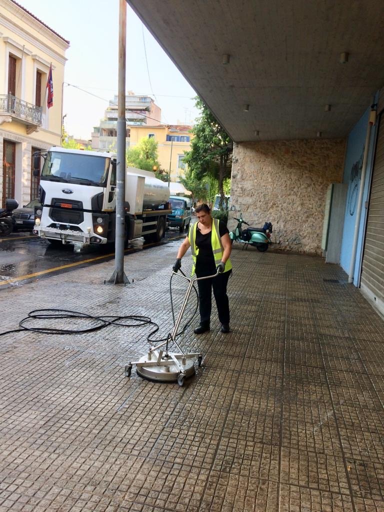 Κυριακάτικη καθαριότητα στο Μεταξουργείο από τον Δήμο Αθηναίων