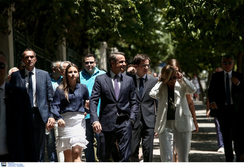 Ο Κυριάκος Μητσοτάκης και η σύζυγος του Μαρέβα Γκραμπόφσκι και η οικογένεια τους