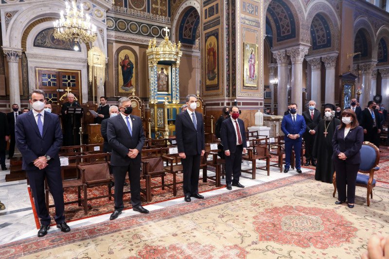 Στην πρωτοχρονιάτικη δοξολογία στη Μητρόπολη Αθηνών Σακελλαροπούλου και Μητσοτάκης