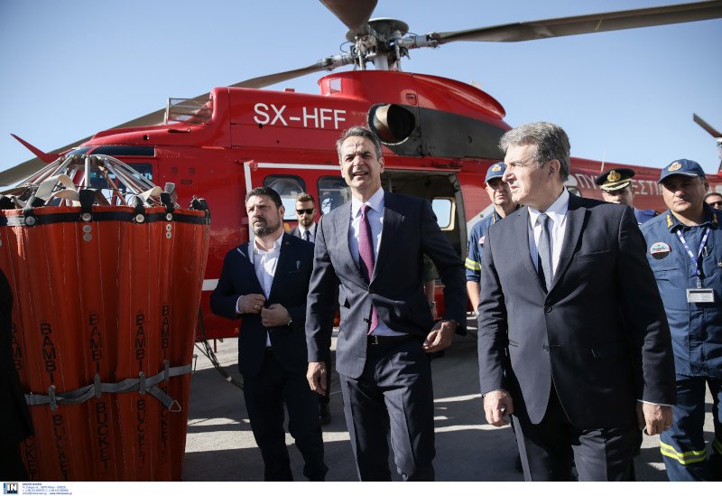 Κυριάκος Μητσοτάκης Πυροσβεστικά οχήματα Παπαστράτος
