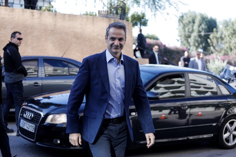 Ο Κυριάκος Μητσοτάκης χωρίς γραβάτα