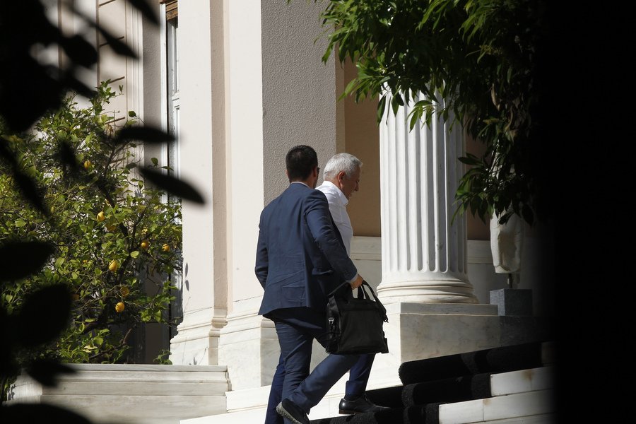  Ο υπουργός Εθνικής Άμυνας Ευάγγελος Αποστολάκης, κατά την άφιξή του στο Μέγαρο Μαξίμου για το ΚΥΣΕΑ