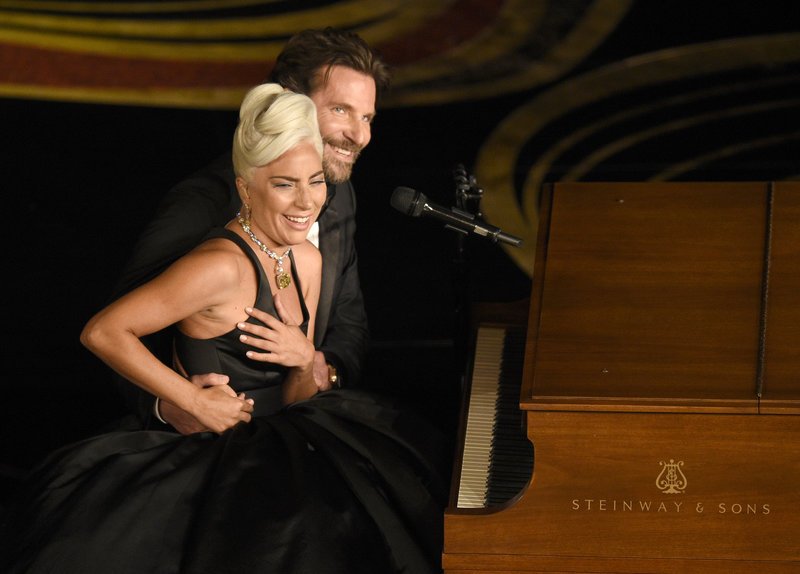 Lady Gaga και Μπράντλεϊ Κούπερ στη σκηνή των Όσκαρ