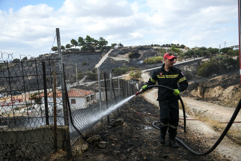 Αμεση η κινητοποίηση της πυροσβεστικής στο Λαγονήσι / Φωτογραφία: EUROKINISSI