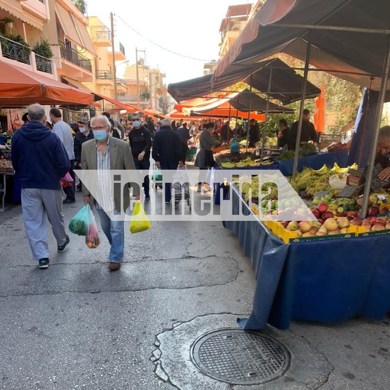 Συνωστισμός σε λαϊκή αγορά στην Ηλιούπολη/ Φωτογραφία: iefimerida