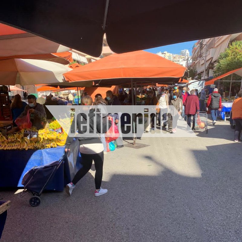 Συνωστισμός σε λαϊκή αγορά στην Ηλιούπολη
